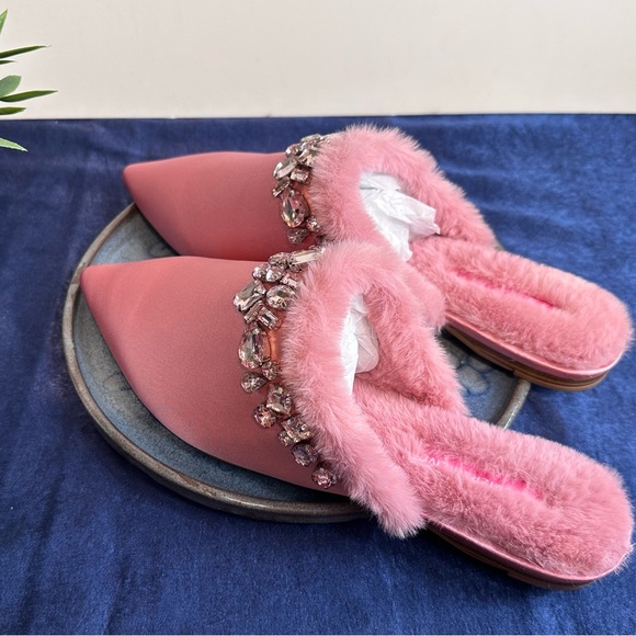 ISAAC MIRAHI Pink SATEEN Mules Sz 8 FAUX FUR & RHINESTONES - Picture 1 of 13